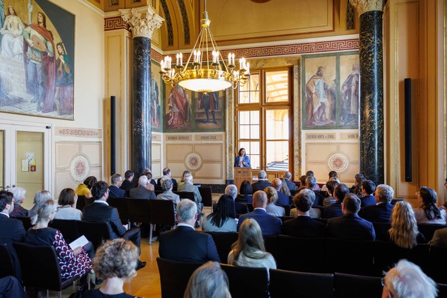 Preisverleihung Abiturientenpreis 2025 in Anwesenheit von unserem Ehrenmitglied Landtagspräsidentin Ilse Aigner und Staatsministerin für Unterricht und Kultus Anna Stolz